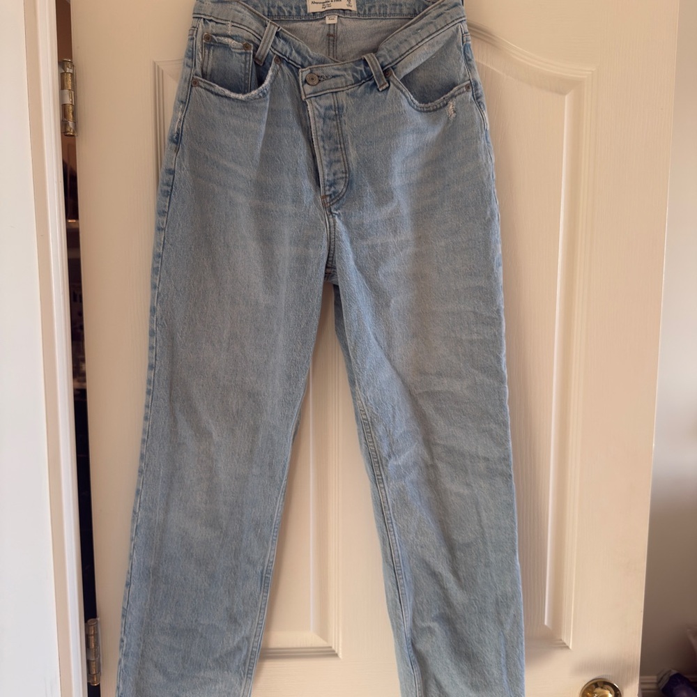 Abercrombie & Fitch Light Wash High Rise Curve Love Jeans Crossover Waistband